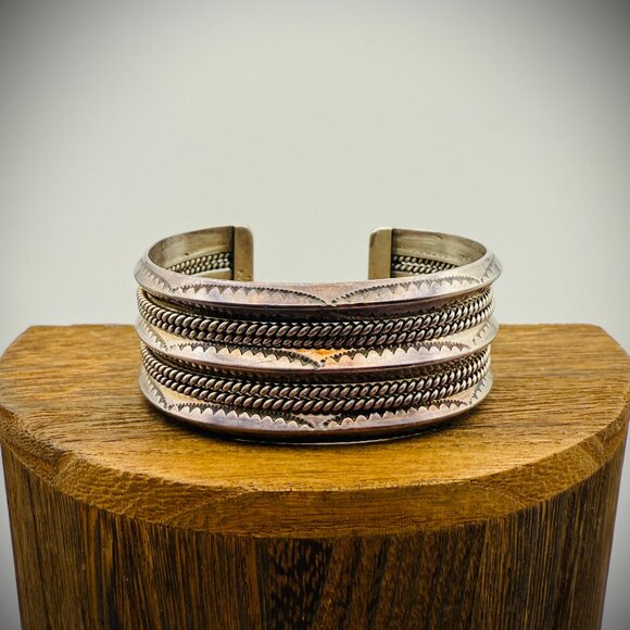Navajo Sterling Silver Cuff – Signed Tahe – Twist Wire Design – Size 6.25 - Picture 1 of 5